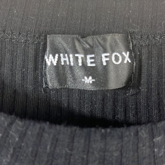 White Fox Black Rib Crop Tee- Size M - Picture 3 of 4